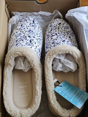 Vera Bradley Women's Slip-On Slippers in White with Navy & Red Snoopy Print